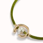 Bracciale in filo verde scuro con perla shell assortimento placcato oro 18k.